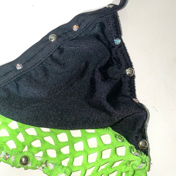 woman’s sexy dancer-wear top or swim wear - Picture 3 of 3